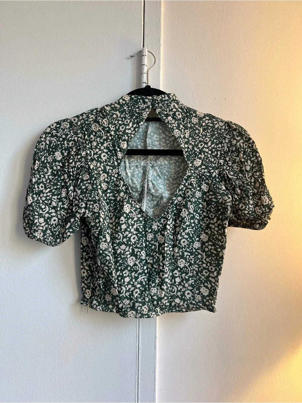 Zara Dark Green and White Floral Puff Sleeve Blouse